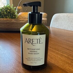 ARETÉ Detoxifying Herbal Hair Wash